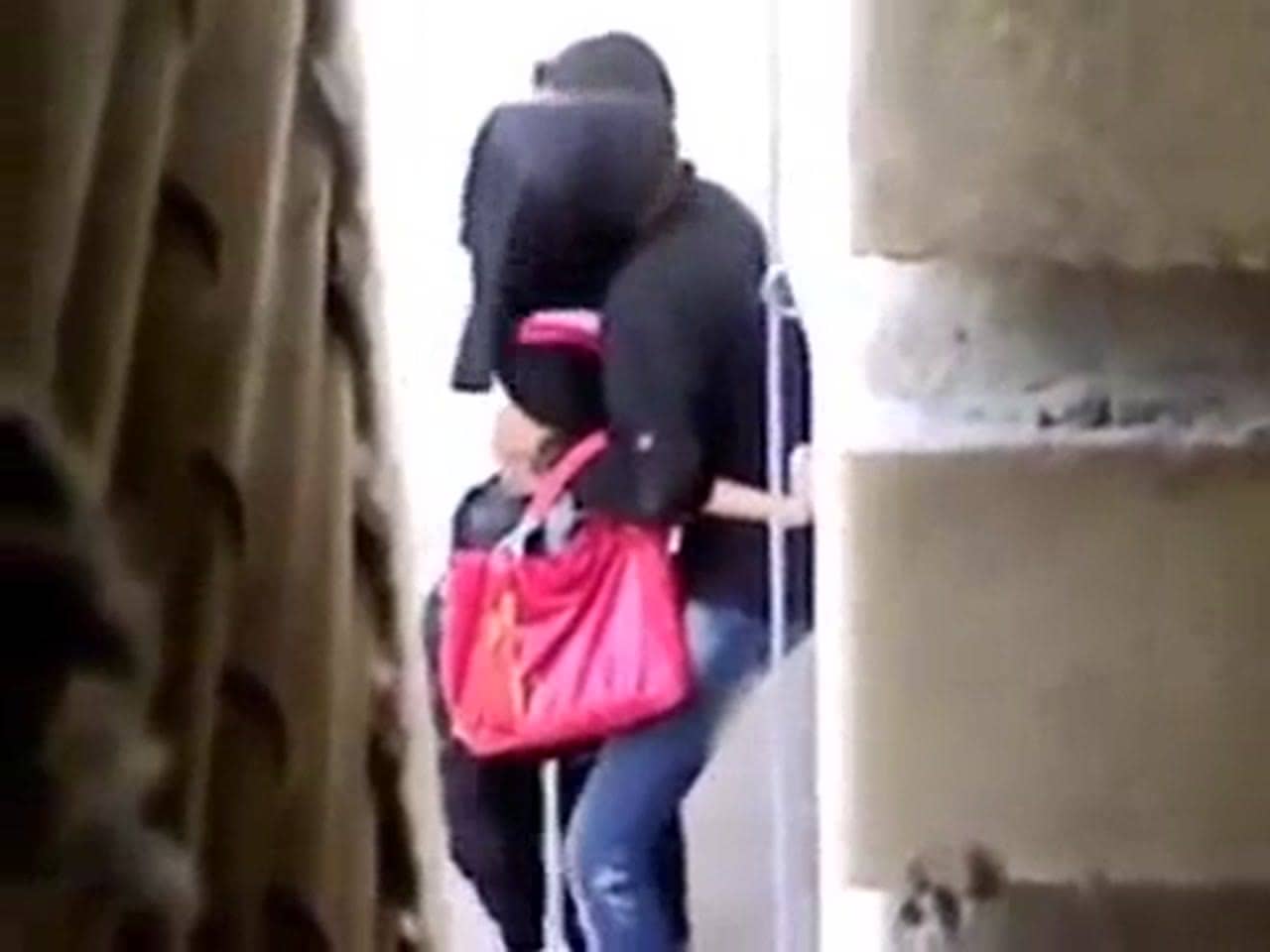 فيلم نيك فلسطينية محجبه في الشارع
