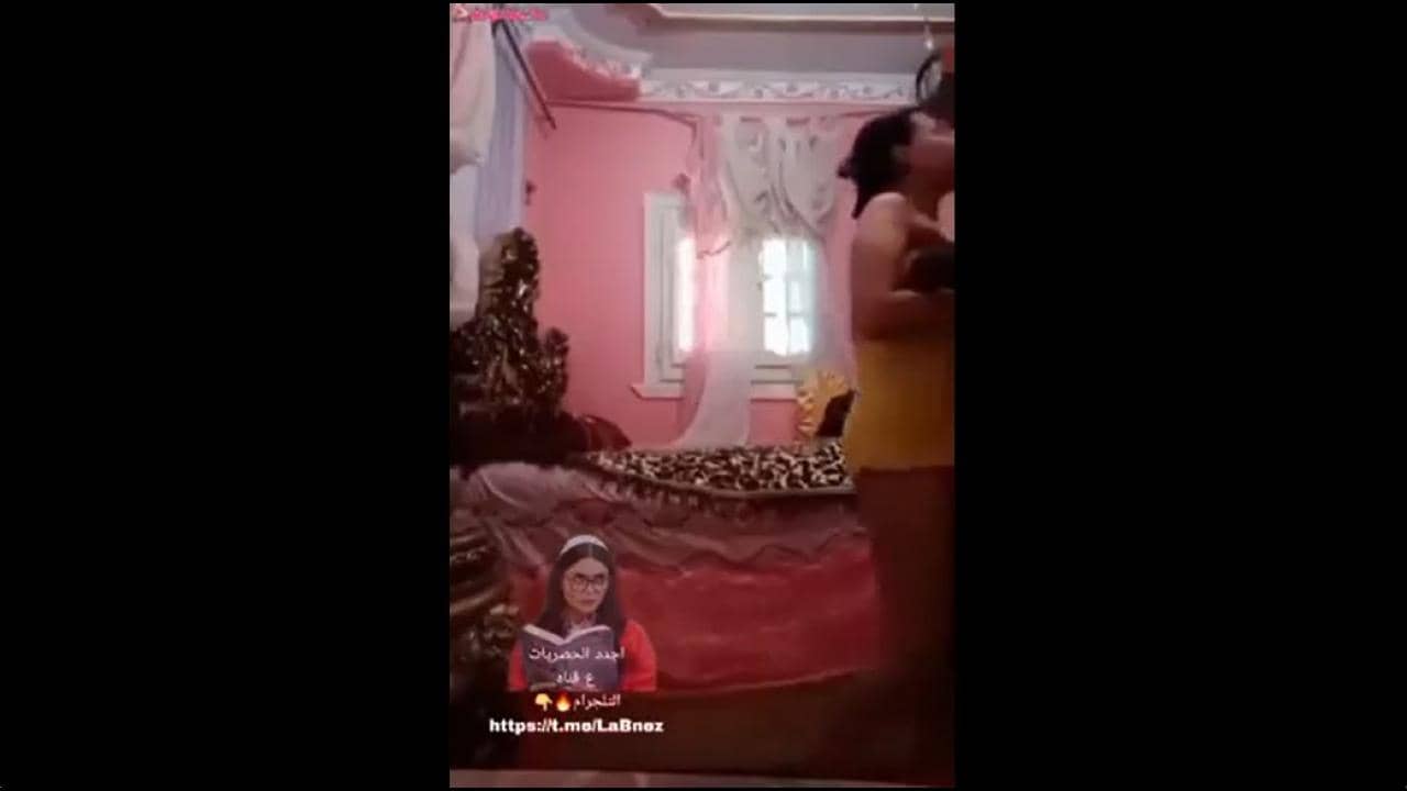 شاب هايج يجيب خطيبته البيت ويقفش فيها ويركبها سكس مصري