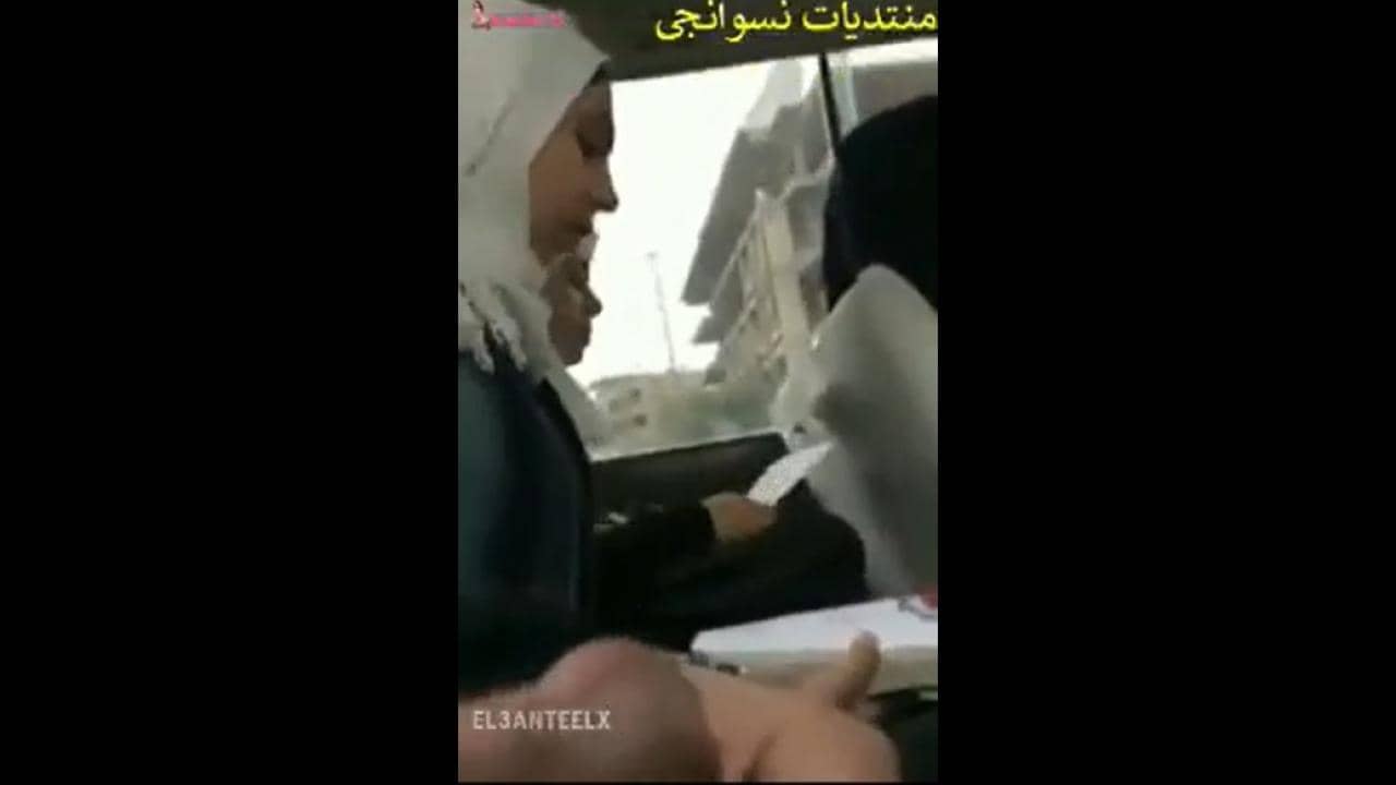 شاب متحرش مطلع زبره بيضرب عشرة فالمواصلات جمب البت وهي عمالة تبص xnxx