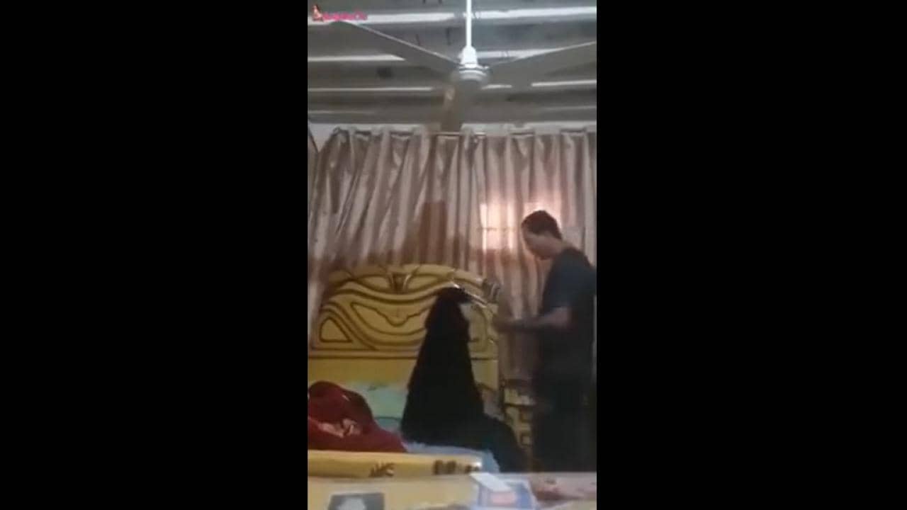 محجبة تقول لجوزها رايحة تزور اهلها وتروح تتناك من عشيقها - سكس مصري