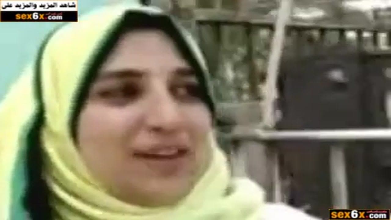 شرموطة بحجاب أصفر بتمص الزبر ومبسوطة - سكس مص زب مصري فيديو