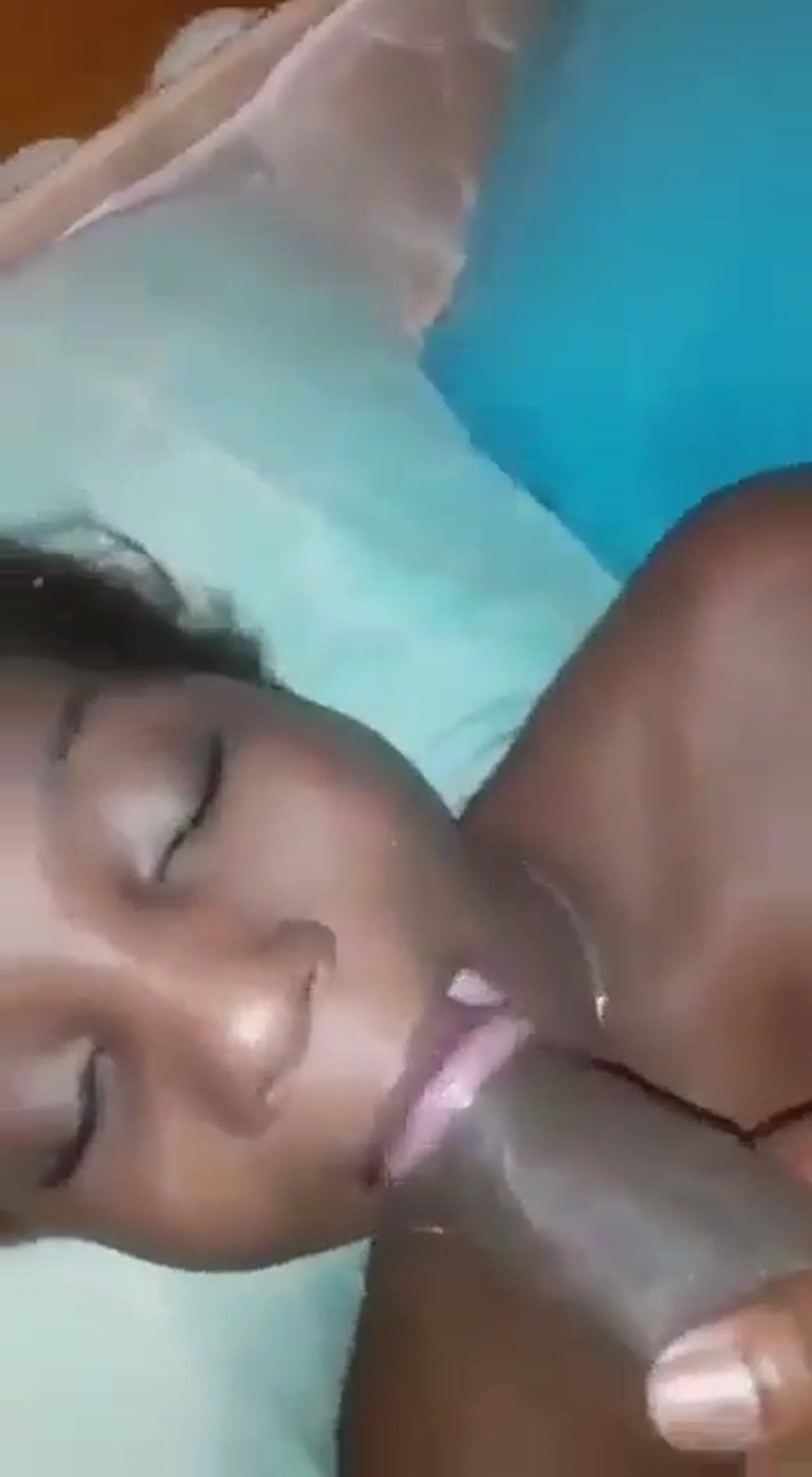 سكس سودانية تمص الزب