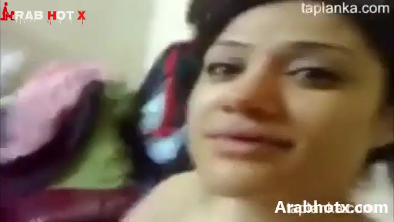 سكس مصري لبوه تتشرمط و تتمحن و هي بتتناك من خطيبها يصورها و تمصله ظبره بشراهه