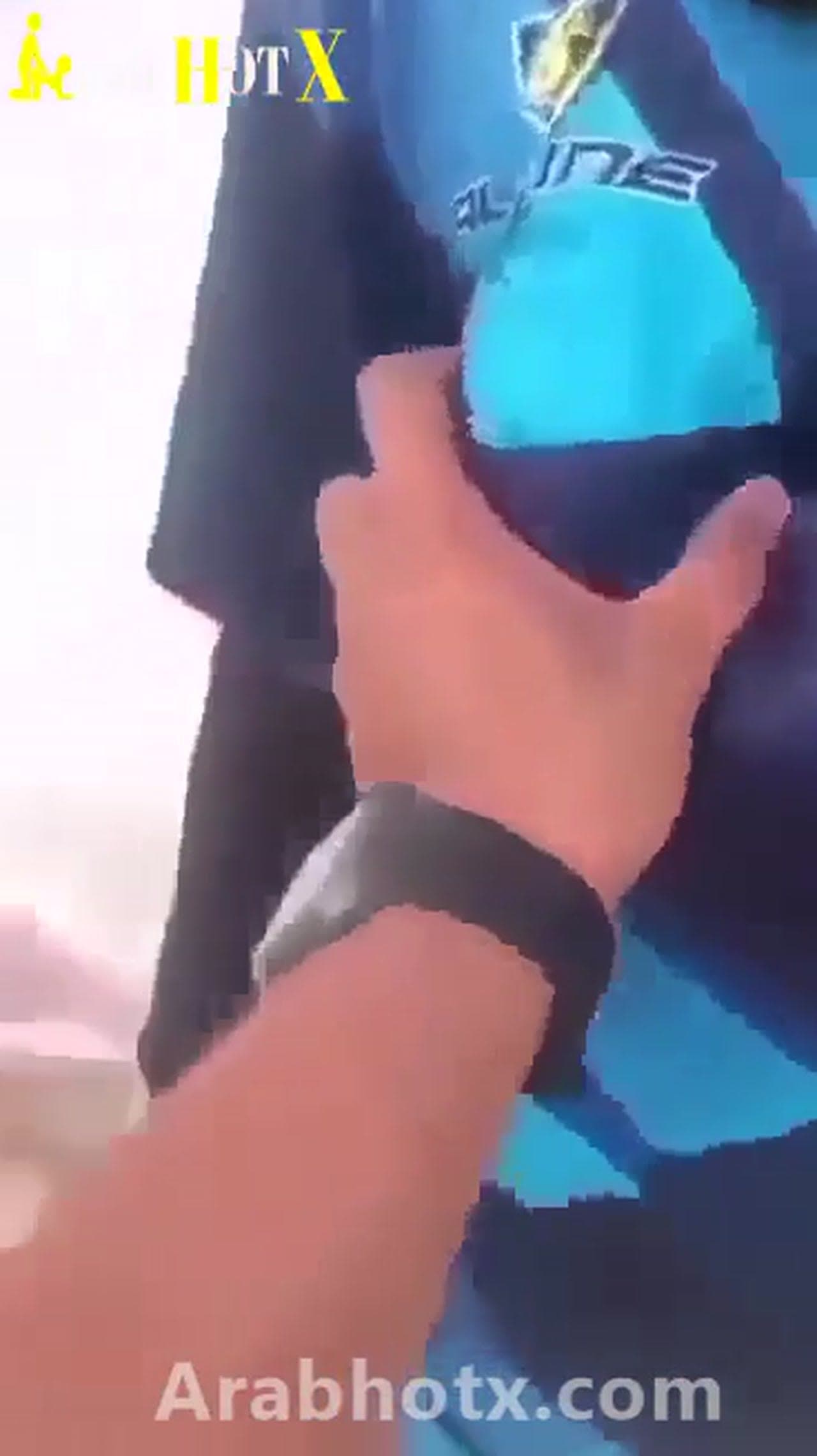 زانق حبيبته ورا حمام الجامعه و هاري بزازها تقفيش هايج عليها عاوز ينيكها و هي بتصور