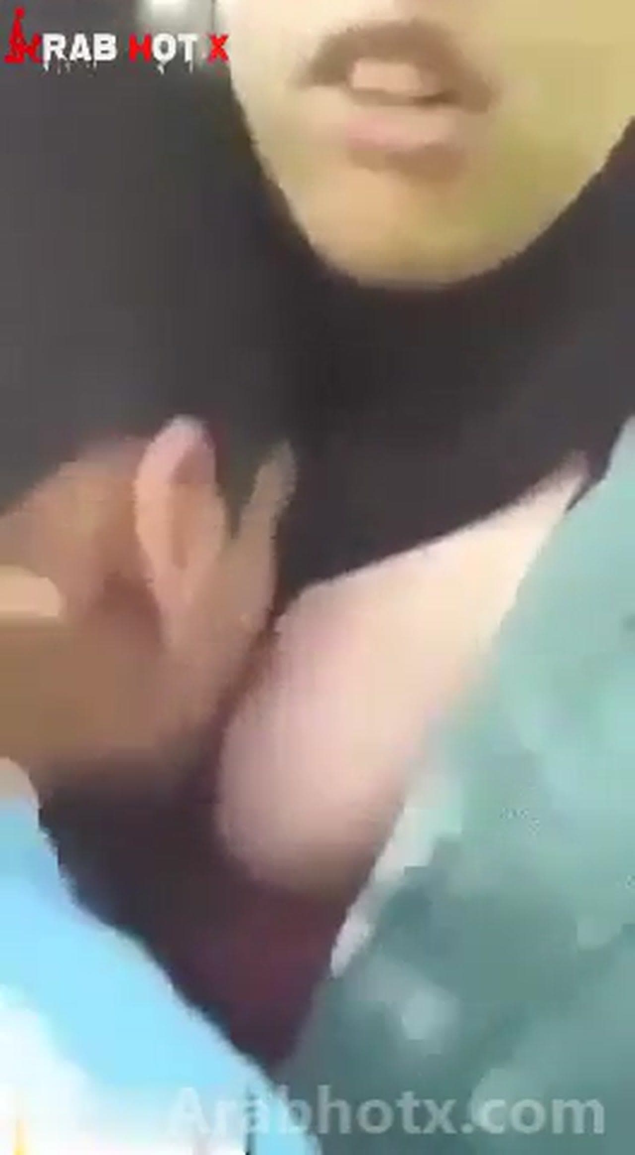 محجبه سوريه هايجه صاحبها يمص فبزازها و يقطع شفايفها بوس ممحونه عاوزه تتناك