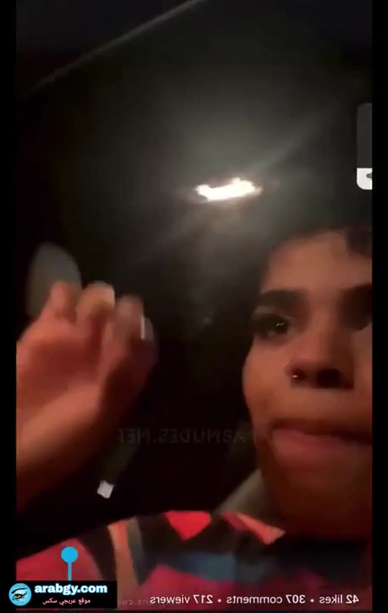 سكس رهف القانون بالسيارة تفرك كسها وتلعب بزب حبيبها عالبث المباشر