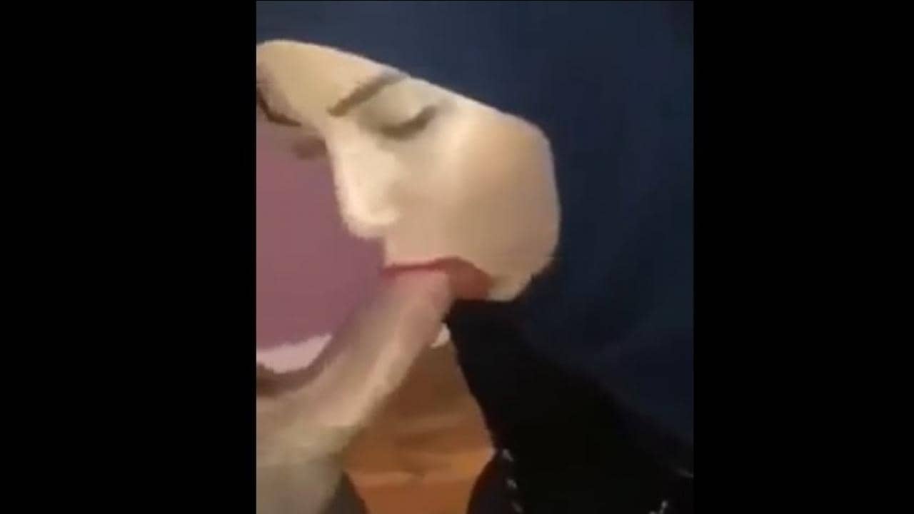 أمراة محجبة تمص زب كبير